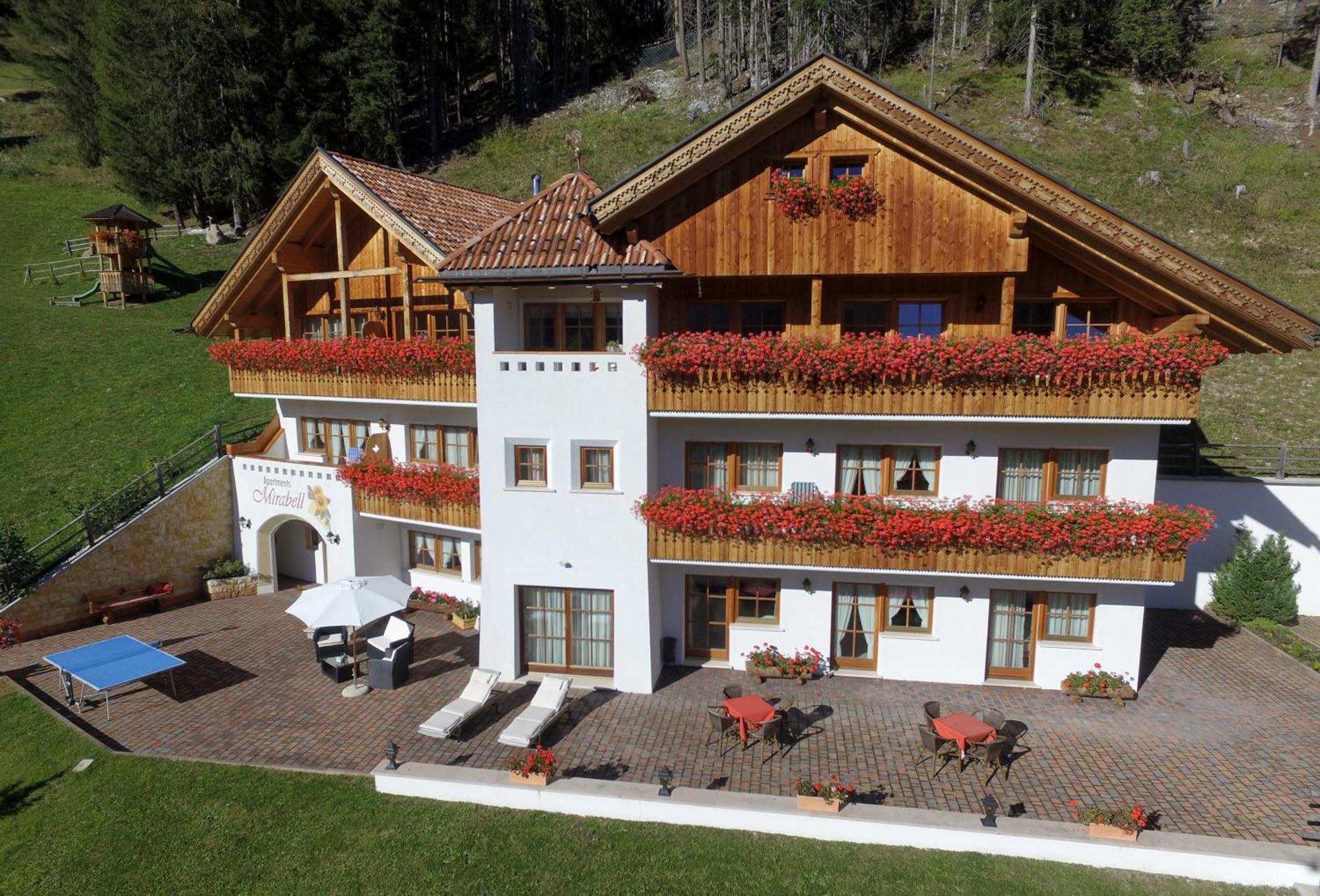 Apartments Mirabell Livinallongo Del Col Di Lana Екстериор снимка