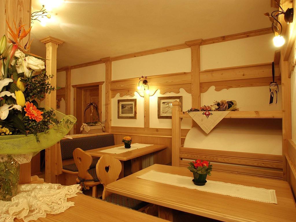Apartments Mirabell Livinallongo Del Col Di Lana Екстериор снимка